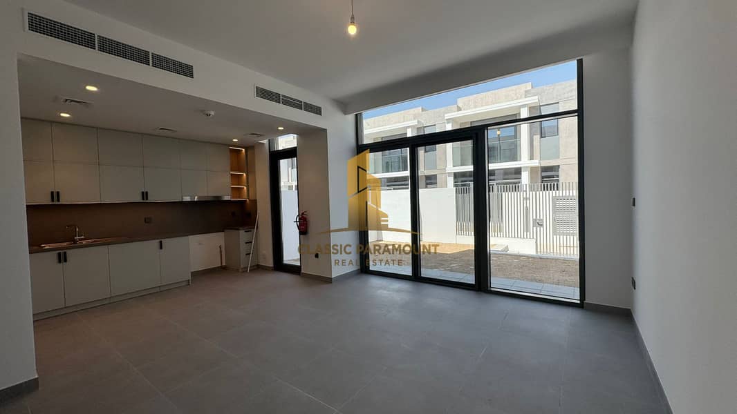 Near To Pool and Park | Brand new | Vacant - Image 9