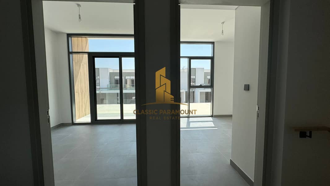 Near To Pool and Park | Brand new | Vacant - Image 12