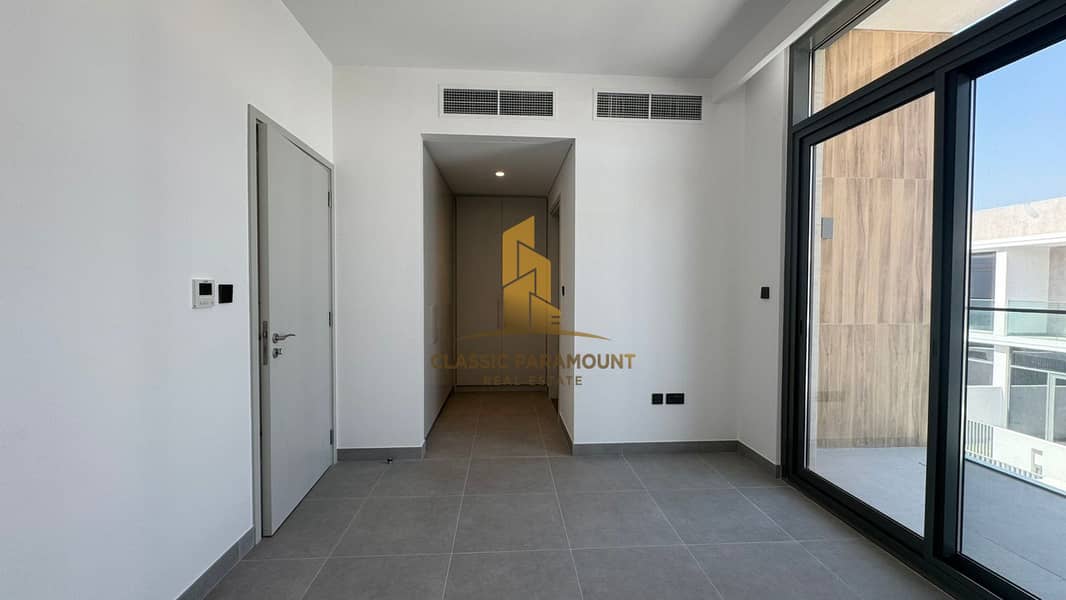 Near To Pool and Park | Brand new | Vacant - Image 17