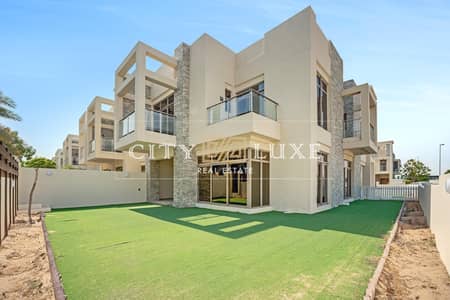Corner | Large Plot | Ready to Move In
