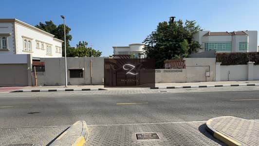 For sale  villa in Sharjah / Al Falaj Excellent location near the main street, falaj_park, and the book roundabout