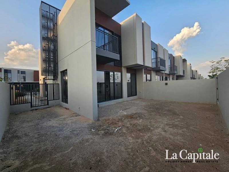 Close to Pool and park | Ready To Move | Prime Location