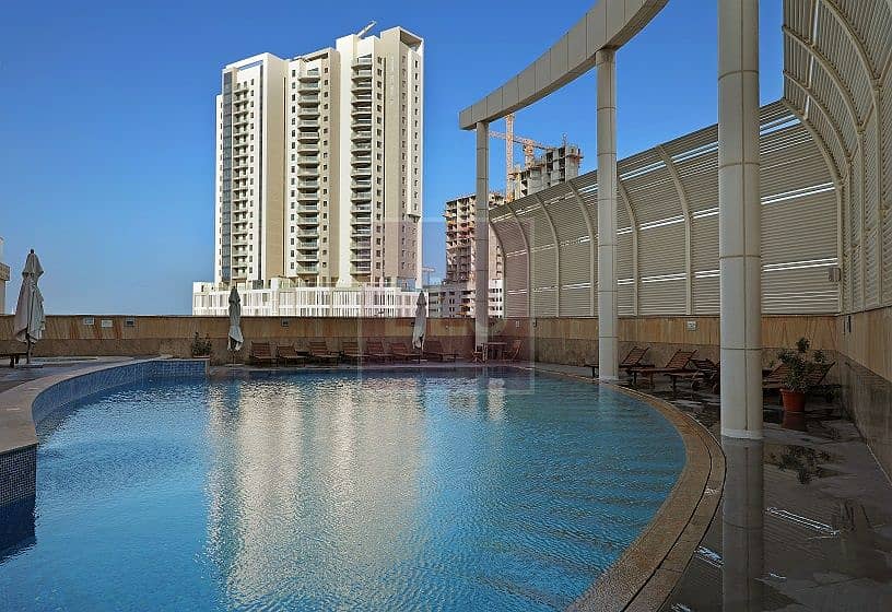 15 0V9A9295_Pool. JPG