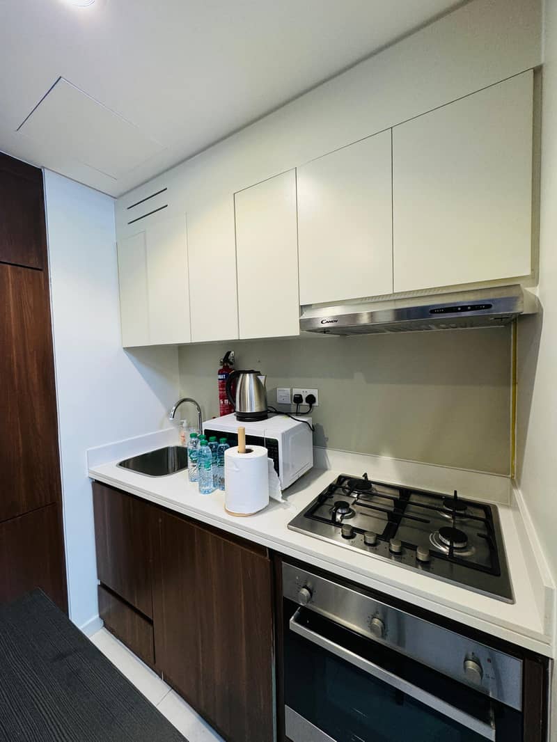 6 Kitchen 1. jpeg