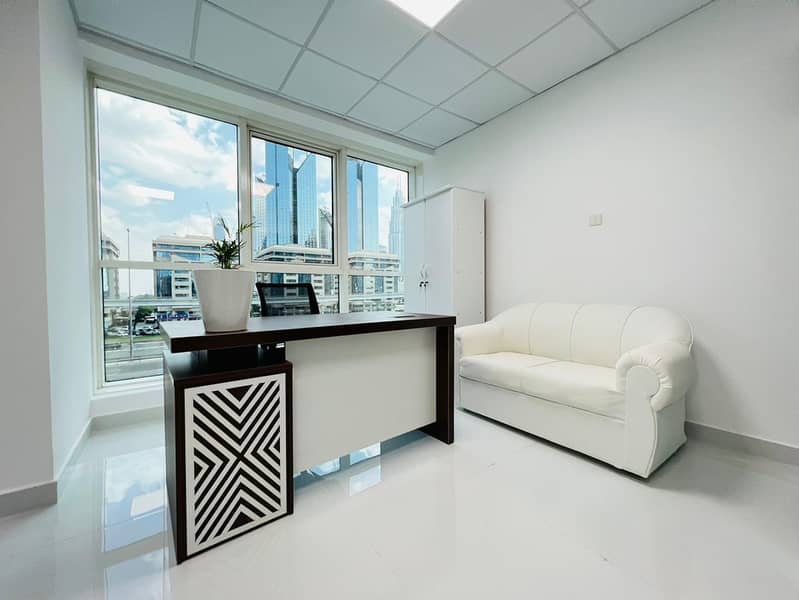 Beautiful Office for rent in Dubai direct from owner no commission