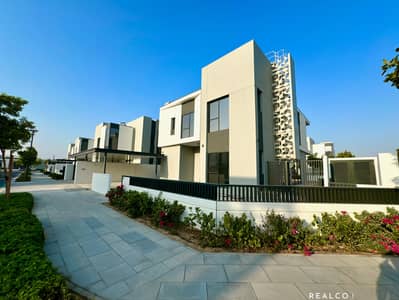 **Spacious 4-Bed Corner Villa | Single Row | On the Park**
