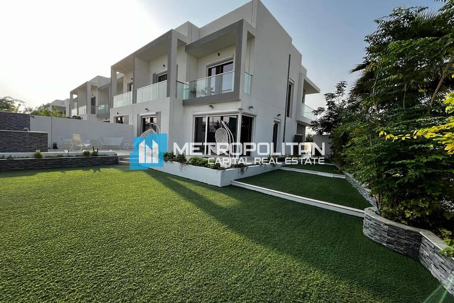Corner 3BR+M | Single Row | Vacant | Unfurnished
