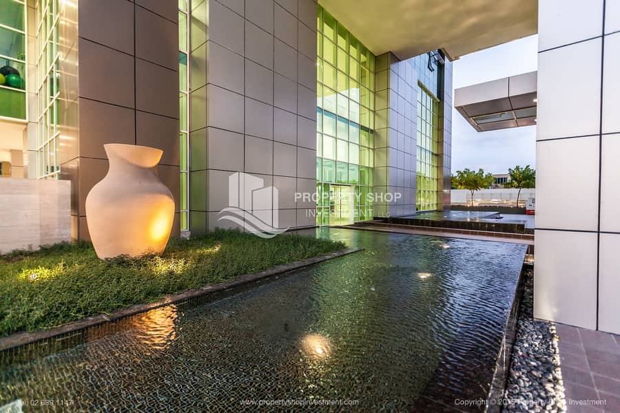10 abu-dhabi-al-reem-island-marina-square-mag-5-residences-water-falls. JPG