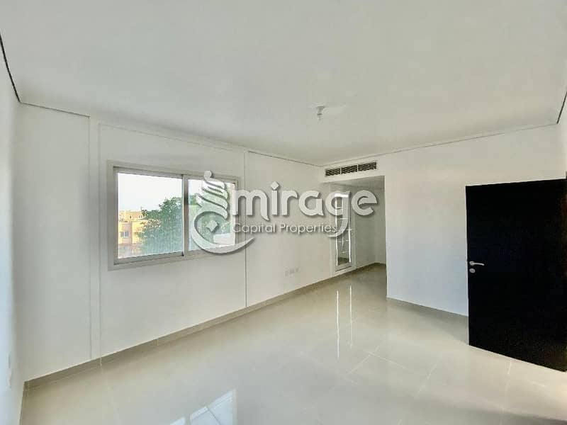 Huge 5BR Stunning Layout Great Community