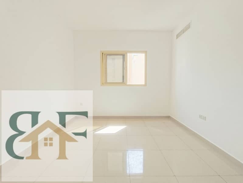 Like a Brand New building Lavious apartment 1 bedroom Hall on road