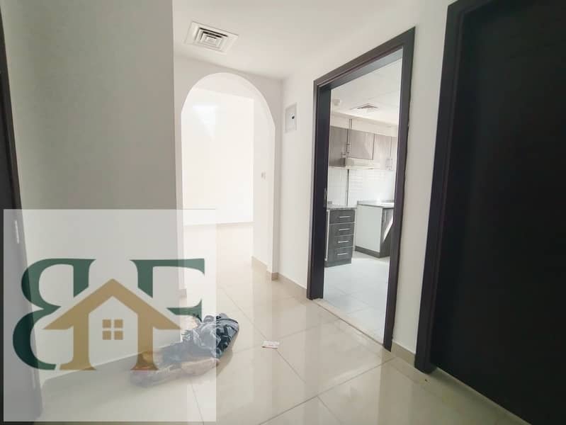 Like a Brand New building Lavious apartment 1 bedroom Hall on road