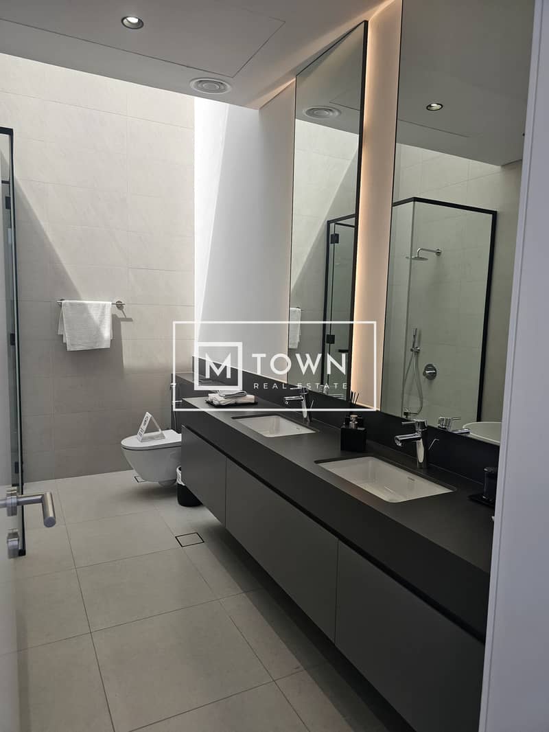 ready to move in Corner Townhouse Freehold Smart home Green