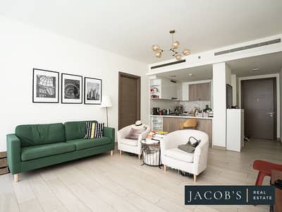 Pool view | Luxury finish | Vacant on transfer