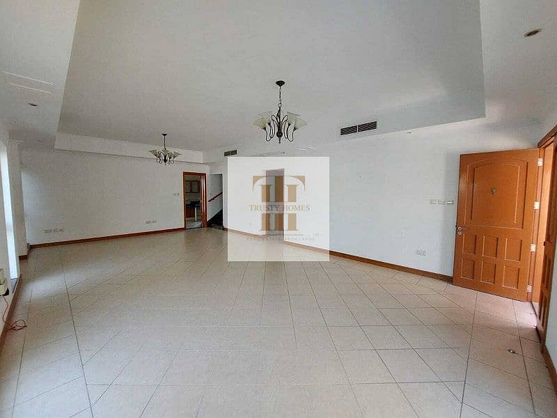 4 Bed Renovated Independent Villa Private Garden