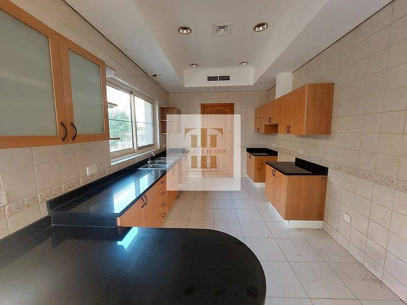 4 Bed Renovated Independent Villa Private Garden