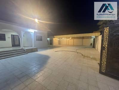 Ground floor villa for rent in Ajman Al Rawdah Corner of two streets - near Sheikh Ammar Street 6 rooms + hall Large outdoor council with sinks + bath