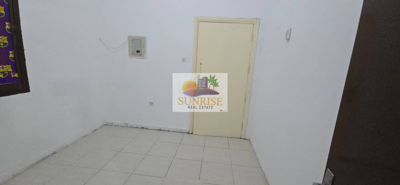 BIG SIZE STUDIO APARTMENT AVAILABLE IN KARAMAH OPPOSITE SHEIKH KHALIFA
