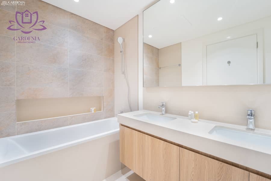 8 Bath 1 1. jpg