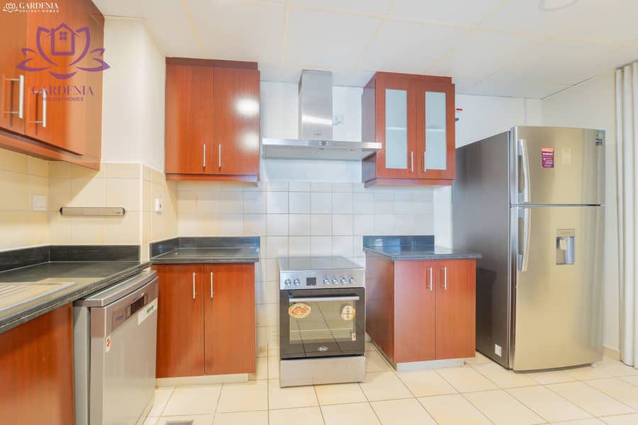 10 Kitchen 1. jpg