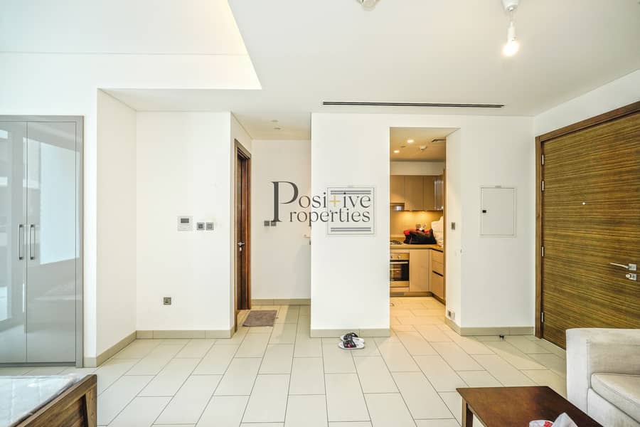 FURNISHED SPACIOUS APARTMENT CHILLER FREE