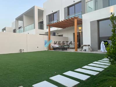 Single Row and Corner | Upgraded 3BR Villa | Desirable Location