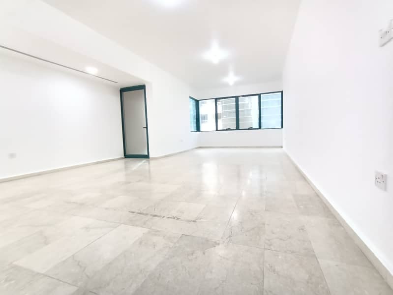 Квартира в Аль Халидия, 4 cпальни, 95000 AED - 7708622