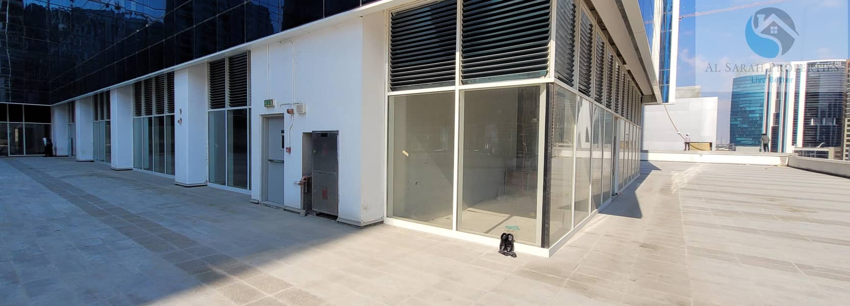 5 Podium Retail Unit With 3 Sides Corner - Tamani Arts