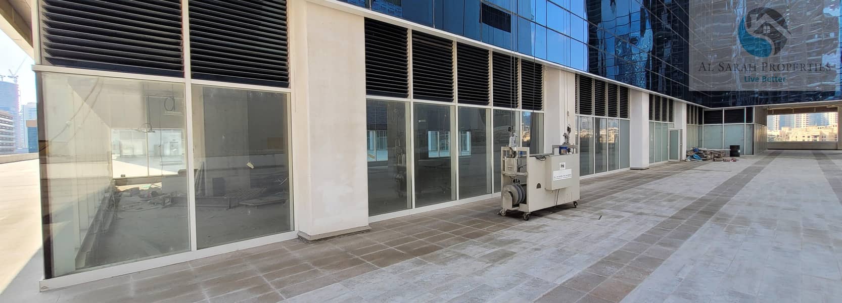 7 Podium Retail Unit With 3 Sides Corner - Tamani Arts