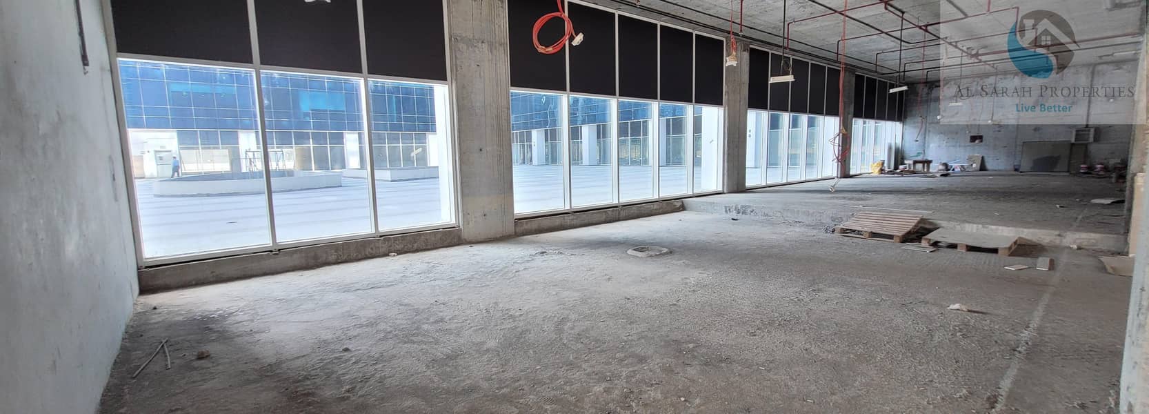 13 Podium Retail Unit With 3 Sides Corner - Tamani Arts