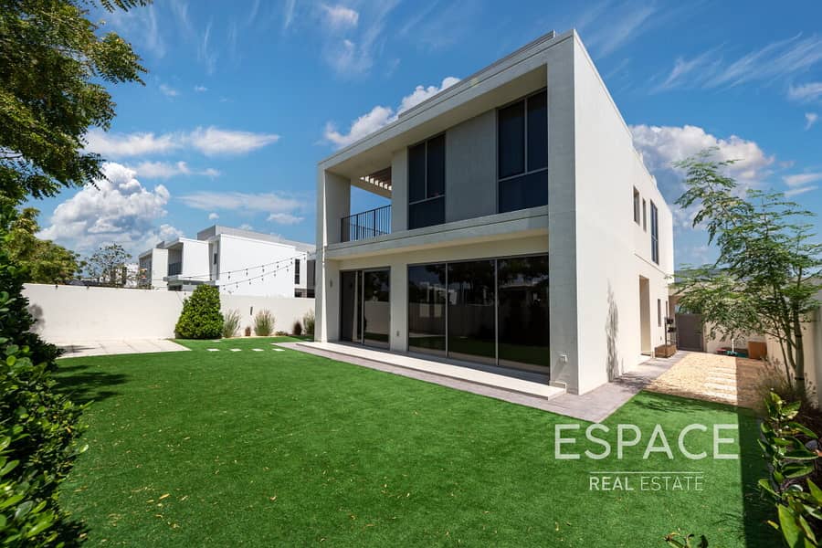 E3 | Back to Back | Landscaped | Vacant