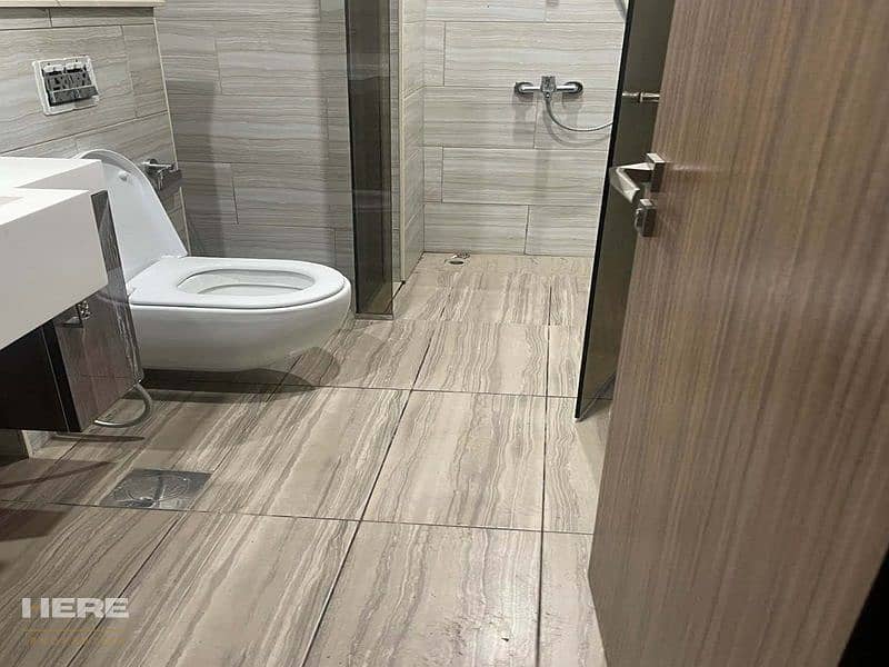 13 MBL RESIDENCE 3302-photos_Page_03. jpg