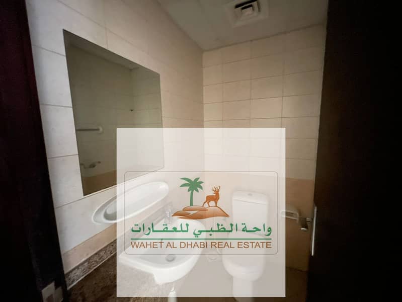 Onebedroom apartment with a large living room and free parking