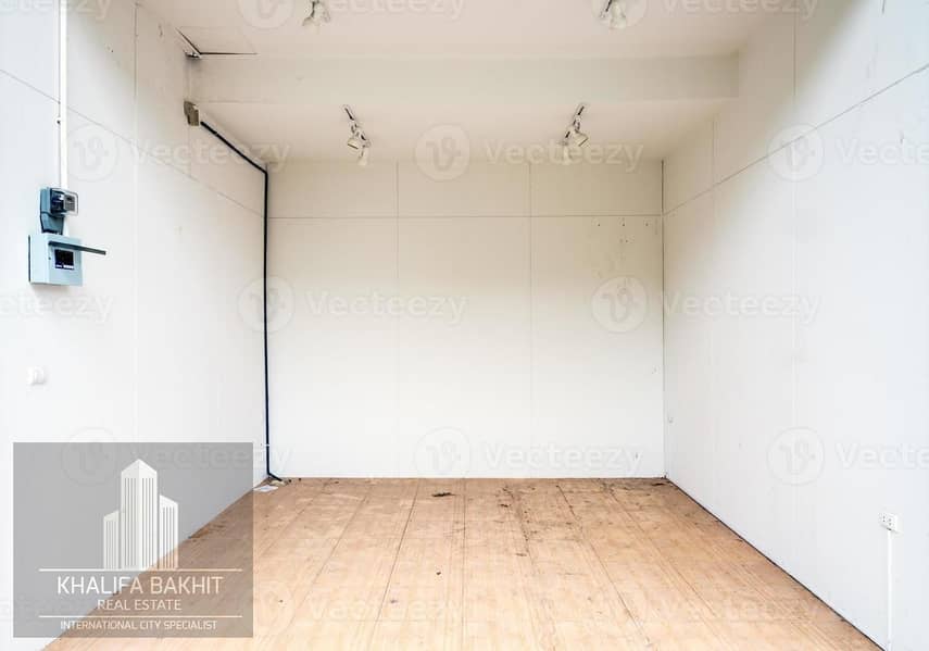 6 empty-modern-shop-photo. jpg