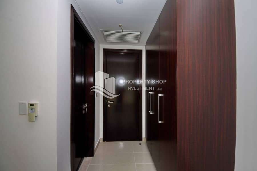 8 2-br-apartment-abu-dhabi-al-reem-island-marina-square-mag-5-residences-cabinet. JPG