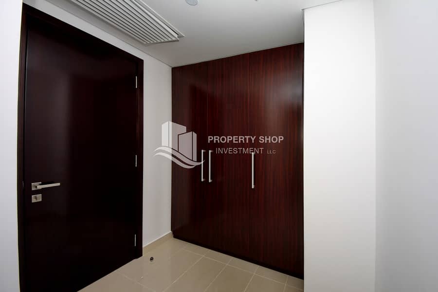 9 2-br-apartment-abu-dhabi-al-reem-island-marina-square-mag-5-residences-cabinet-2. JPG