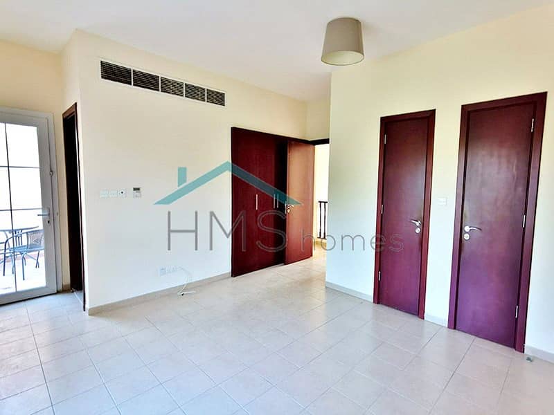 6 BACKING PARK | LOVELY GARDEN | AVAILABLE NOW