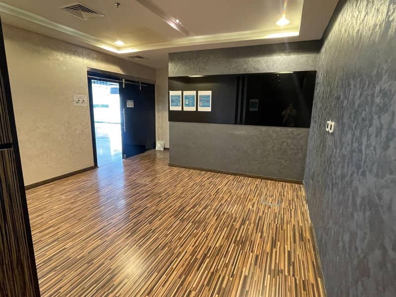 Chiller Free | Ample Parking | Near Bus Stop Chiller Free | Ample Parking | Near Bus Stop