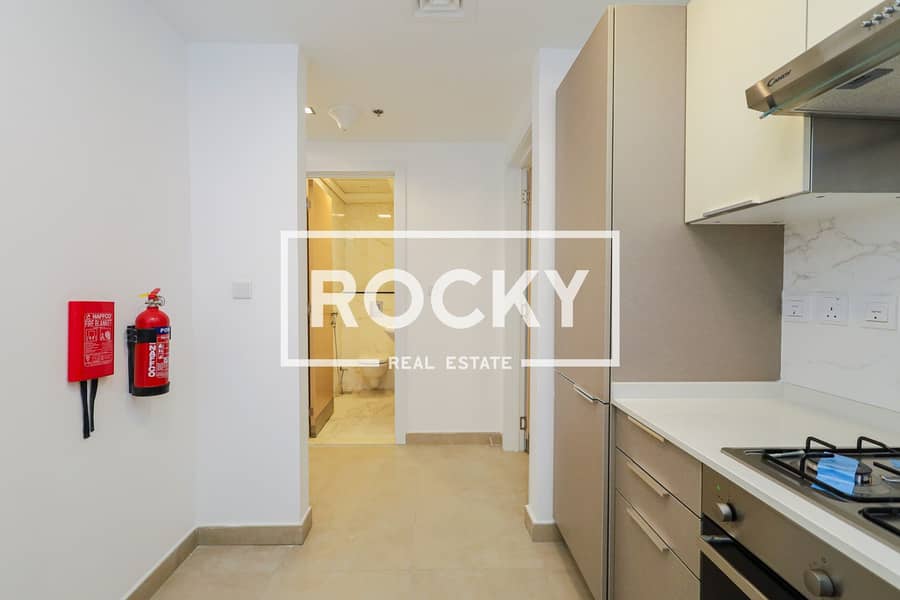 12 JVC - Sky Views Residence (11 of 16). jpg