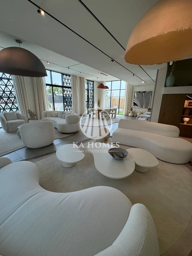 6 rooms on the largest crystal lake in Sharjah / full water view