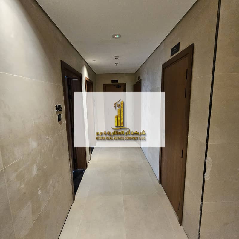 First tenant with a spacious area, two rooms and a hall, for annual