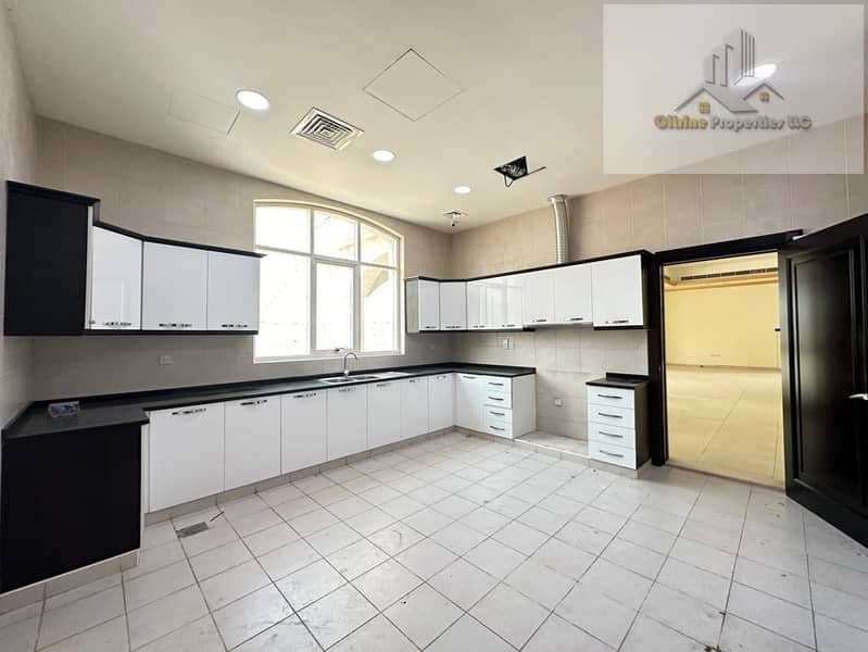 Fabulous Corner Villa Garden Area Car Parking