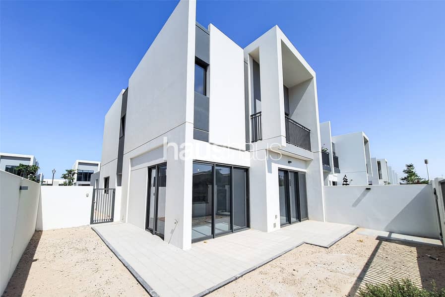 Single Row | Corner Plot | Premium Finish | Vacant Single Row | Corner Plot | Premium Finish | Vacant
