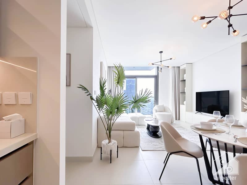 16 Crown Tower - 3401-Living-1. jpg