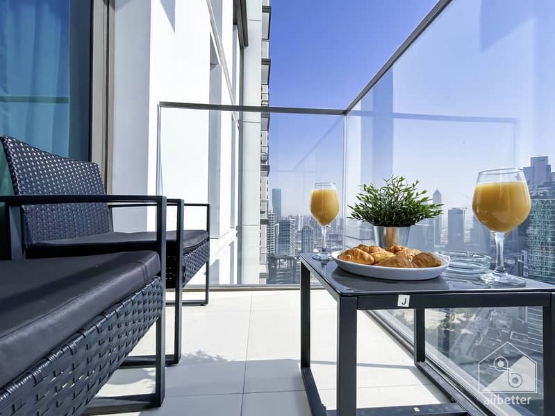 17 Crown Tower - 3401-Living-14. jpg