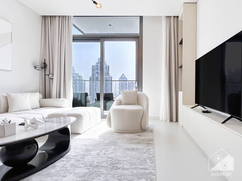 21 Crown Tower - 3401-Living-18. jpg