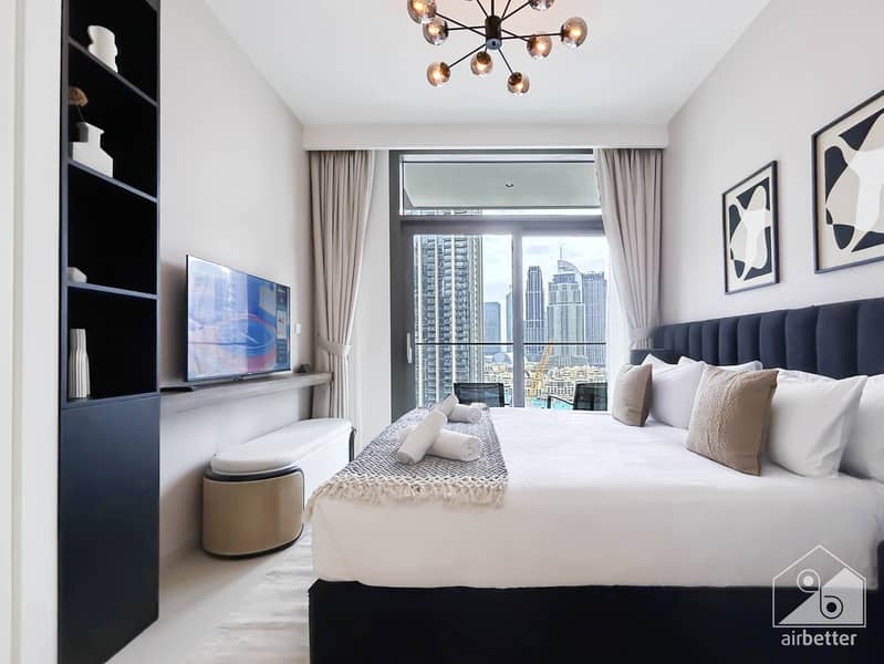 40 Crown Tower - 1707-Room1-1. jpg