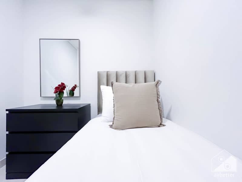 41 Crown Tower - 1707-Room3-3. jpg