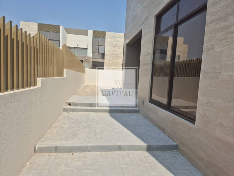 Corner Unit By Elie Saab Spacious