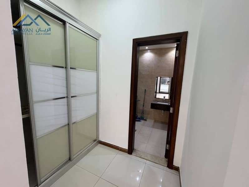 32 af700d8b-e95a-43f2-8260-63ef9fda8191. jpg