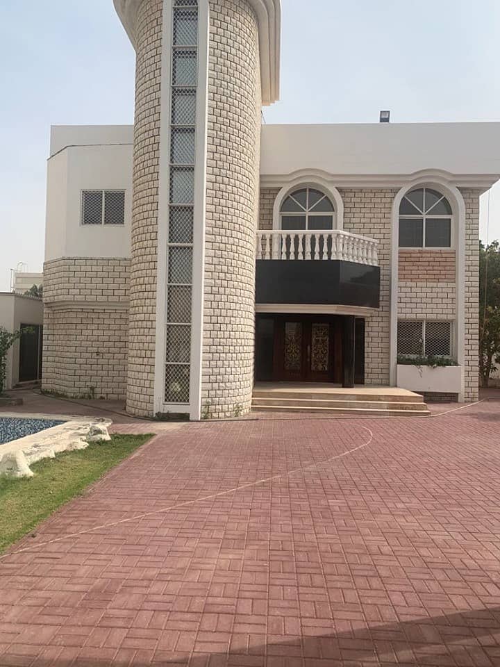 villa for sale at mirdif : 4 bedroom master with surface block
